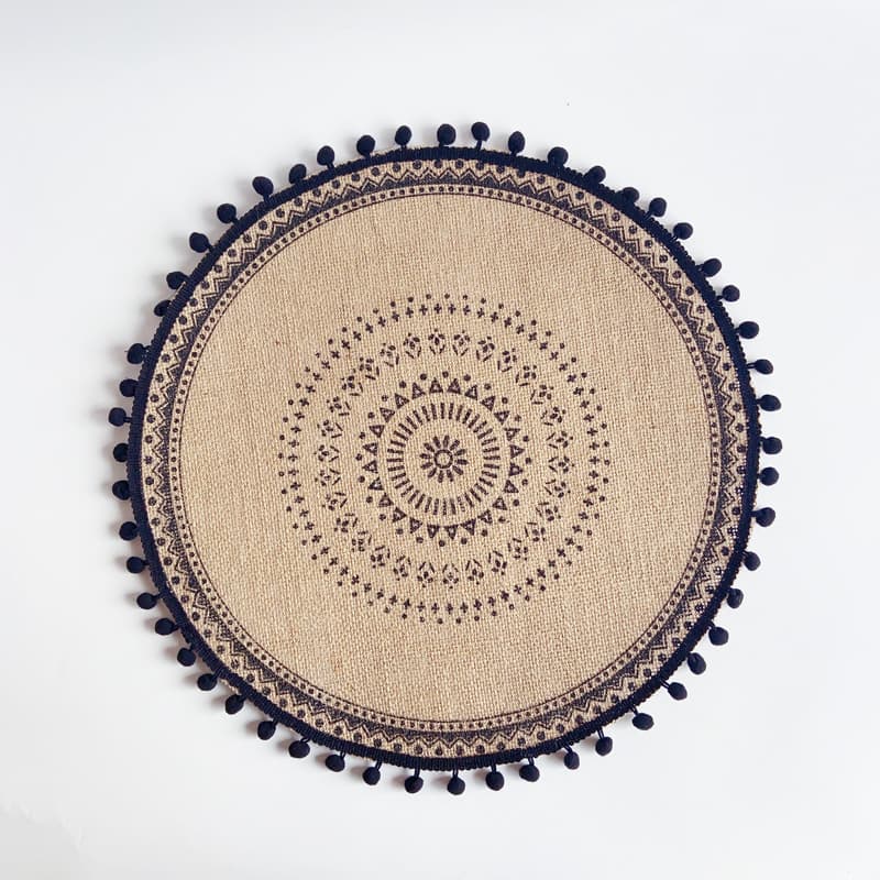 Set de Table Rond Motif Mandala à Pompons Noirs